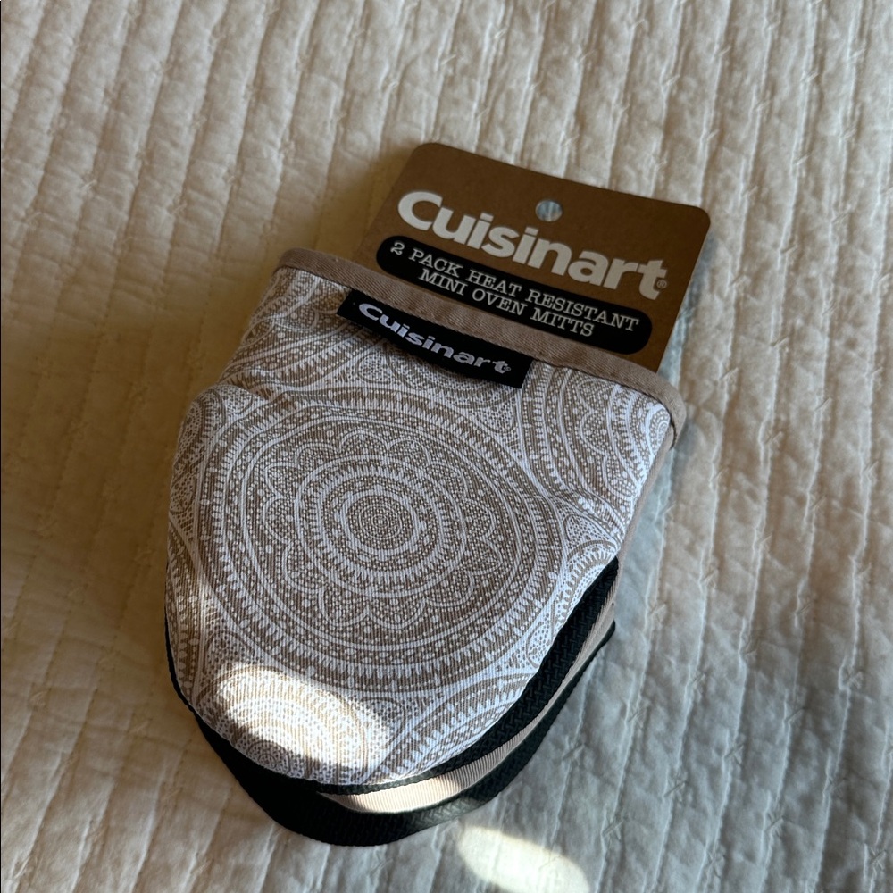 Cuisinart Patterned Mini Oven Mitts in White and Tan